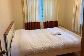 2 Bed-sleeps 4-private Patio-pets-near Heathrow