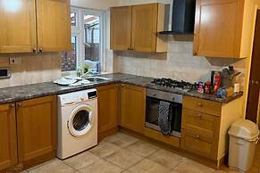 2 Bed-sleeps 4-private Patio-pets-near Heathrow