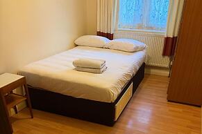 2 Bed-sleeps 4-private Patio-pets-near Heathrow