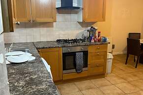 2 Bed-sleeps 4-private Patio-pets-near Heathrow