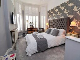 Ismay Lounge Apartment- Titanic Interest Beach View