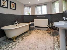Ismay Lounge Apartment- Titanic Interest Beach View