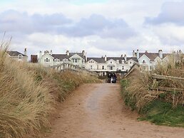 Ismay Lounge Apartment- Titanic Interest Beach View