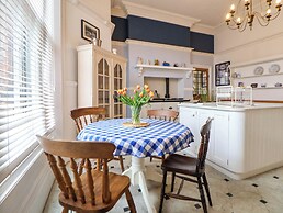 Ismay Lounge Apartment- Titanic Interest Beach View