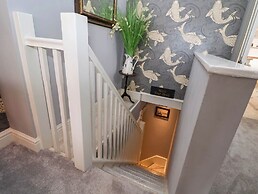 Ismay Lounge Apartment- Titanic Interest Beach View