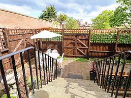 Ismay Lounge Apartment- Titanic Interest Beach View