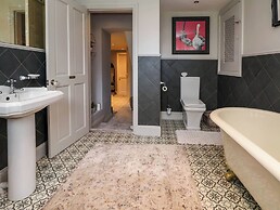Ismay Lounge Apartment- Titanic Interest Beach View