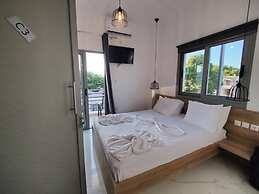 Finikas Suites & Apartments by Airstay