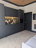 No 5 by Warren Collection