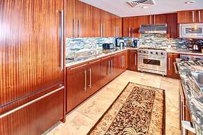 KBM Resorts Free CAR Honua Kai Hokulani Oceanfront 3-bedroom Condo, Pr