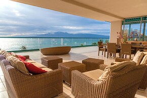 KBM Resorts Free CAR Honua Kai Hokulani Oceanfront 3-bedroom Condo, Pr