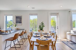 The Heights by AvantStay – Modern Condo Minutes from Broadway