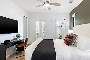 The Heights by AvantStay – Modern Condo Minutes from Broadway