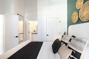 The Heights by AvantStay – Modern Condo Minutes from Broadway