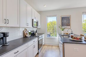 The Heights by AvantStay – Modern Condo Minutes from Broadway