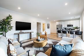 The Heights by AvantStay – Modern Condo Minutes from Broadway