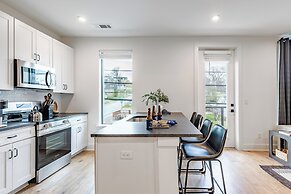 The Heights by AvantStay – Modern Condo Minutes from Broadway