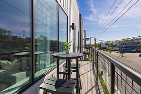 The Heights by AvantStay – Modern Condo Minutes from Broadway