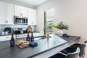 The Heights by AvantStay – Modern Condo Minutes from Broadway