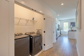 The Heights by AvantStay – Modern Condo Minutes from Broadway