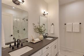 The Heights by AvantStay – Modern Condo Minutes from Broadway