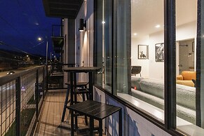 The Heights by AvantStay – Modern Condo Minutes from Broadway