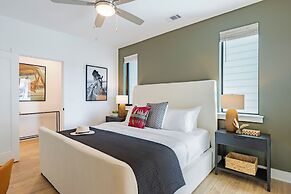 The Heights by AvantStay – Modern Condo Minutes from Broadway