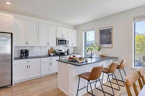 The Heights by AvantStay – Modern Condo Minutes from Broadway