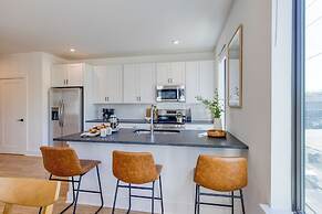 The Heights by AvantStay – Modern Condo Minutes from Broadway