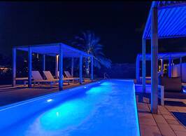 Luxury townhouse with pool in PALM BEACH