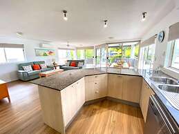 Sailfish Cove & RIVA Apartments