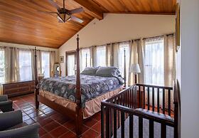 Private Room w Shared Pool Hot Tub and Fire Pit