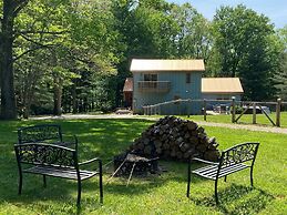 Private Room w Shared Pool Hot Tub and Fire Pit