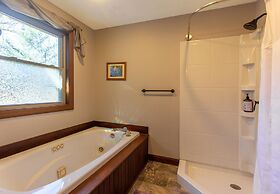 Private Room w Shared Pool Hot Tub and Fire Pit