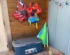Private Room w Shared Pool Hot Tub and Fire Pit