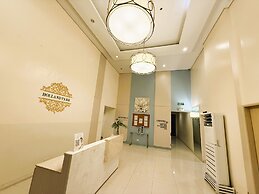 Holland Park Condominium