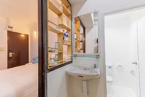 Calmly Stay Ratchada