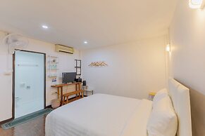 Calmly Stay Ratchada