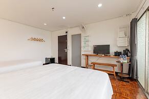 Calmly Stay Ratchada