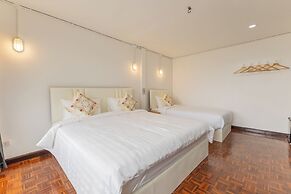 Calmly Stay Ratchada