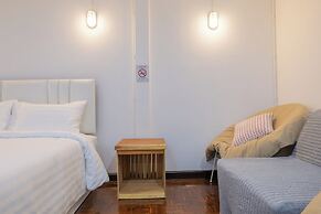 Calmly Stay Ratchada