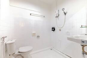 Calmly Stay Ratchada