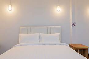 Calmly Stay Ratchada