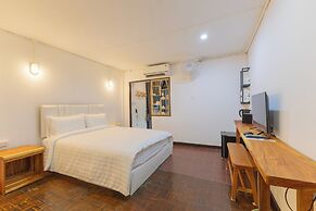 Calmly Stay Ratchada