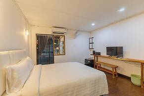 Calmly Stay Ratchada