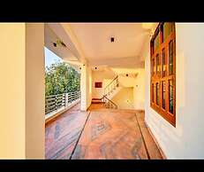 Hote White Hut