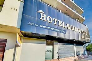 Hotel White Hut