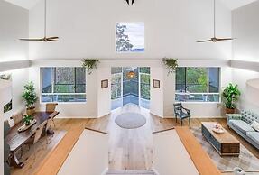 6 Bedroom Oasis in Burleigh Heads