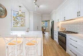 6 Bedroom Oasis in Burleigh Heads