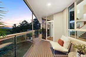 6 Bedroom Oasis in Burleigh Heads